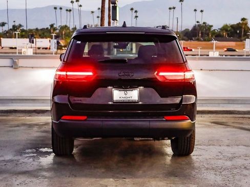 New 2025 Jeep Grand Cherokee L Altitude image 8