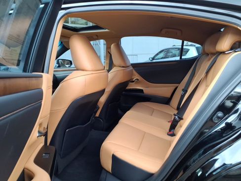 Used 2024 Lexus ES 350 w/ Premium Package image 11