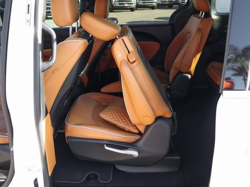 Used 2022 Chrysler Pacifica Pinnacle image 46