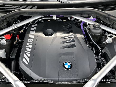 Certified 2024 BMW X7 xDrive40i w/ M Sport Package image 32
