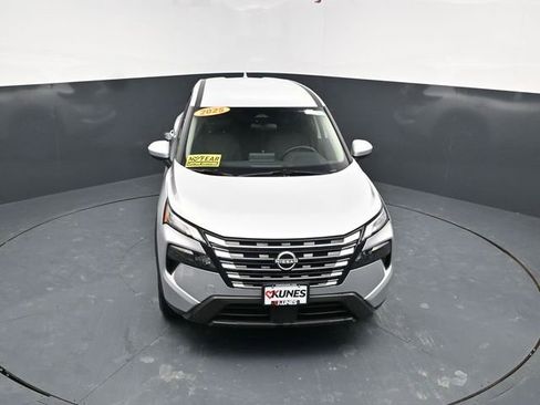 Used 2025 Nissan Rogue SV image 32