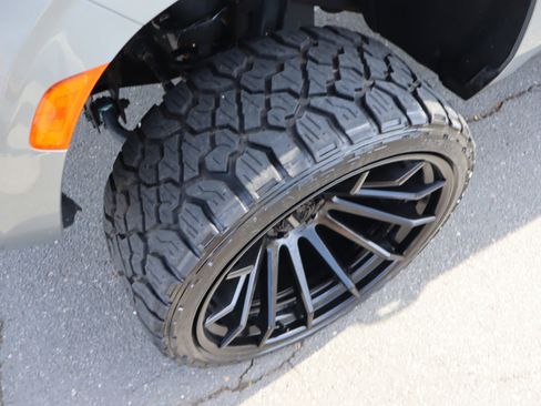 Used 2024 Chevrolet Suburban Z71 w/ Luxury Package image 45