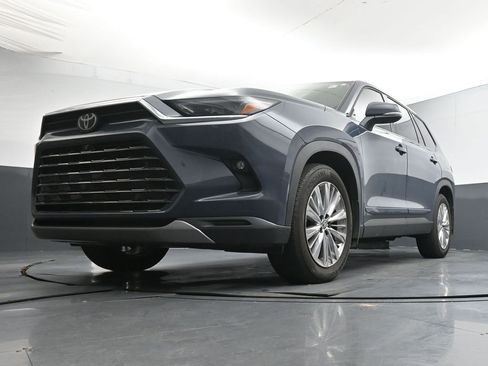 Used 2025 Toyota Grand Highlander AWD image 31