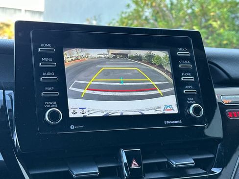 Used 2022 Toyota Camry SE image 19