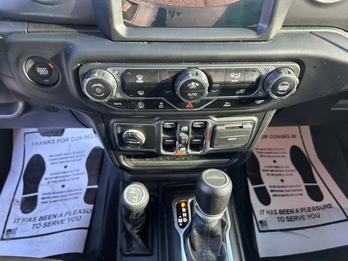 Used 2021 Jeep Gladiator Willys image 19