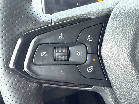 Used 2025 Chevrolet Trax RS w/ Sunroof Package image 17