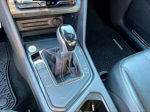 Certified 2023 Volkswagen Tiguan SE R-Line image 29
