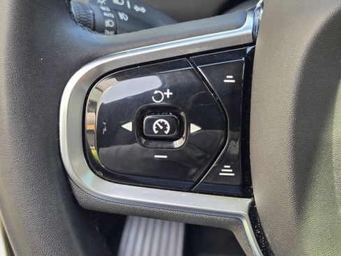 Certified 2023 Volvo XC90 B5 Plus AWD/4WD image 28