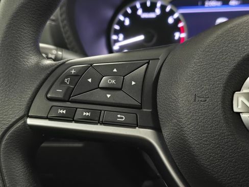 Used 2025 Nissan Sentra SV image 29