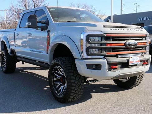 New 2026 Ford F250 Lariat w/ Black Appearance Package image 4