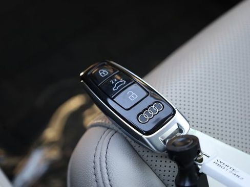 Used 2024 Audi Q8 e-tron Premium Plus w/ Premium Plus Package image 27