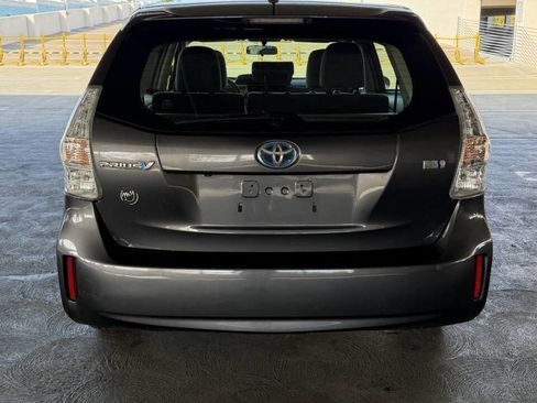 Used 2014 Toyota Prius V Two image 16