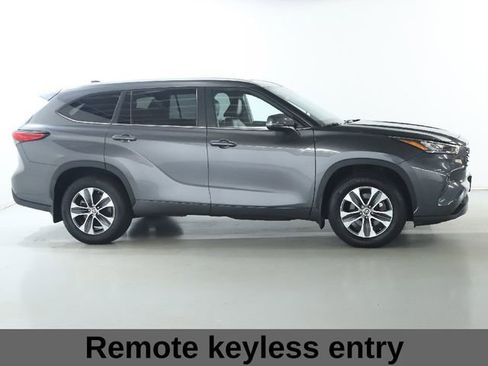 Used 2023 Toyota Highlander Limited image 13