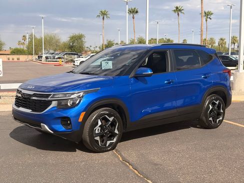 Used 2025 Kia Seltos S FWD image 2