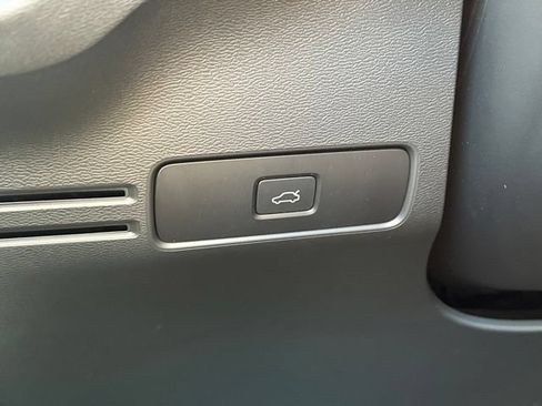 Certified 2024 Volvo XC40 B5 Plus w/ Climate Package AWD/4WD image 30