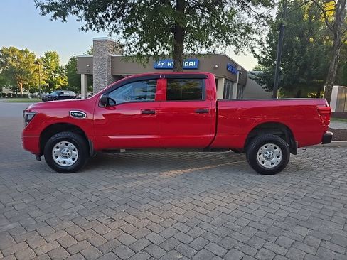 Used 2022 Nissan Titan S AWD/4WD image 5