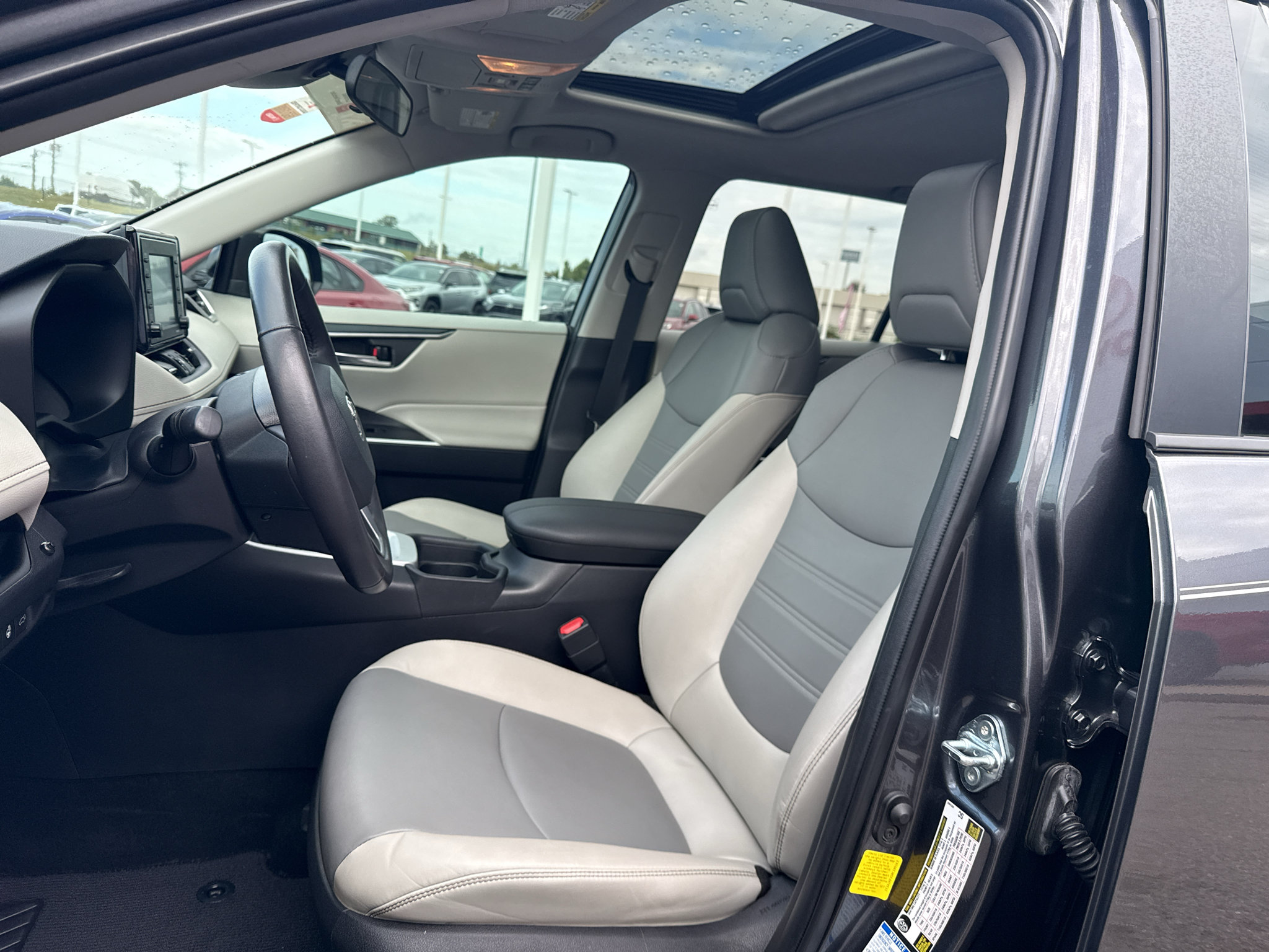 Certified 2021 Toyota RAV4 XLE Premium AWD/4WD image 10