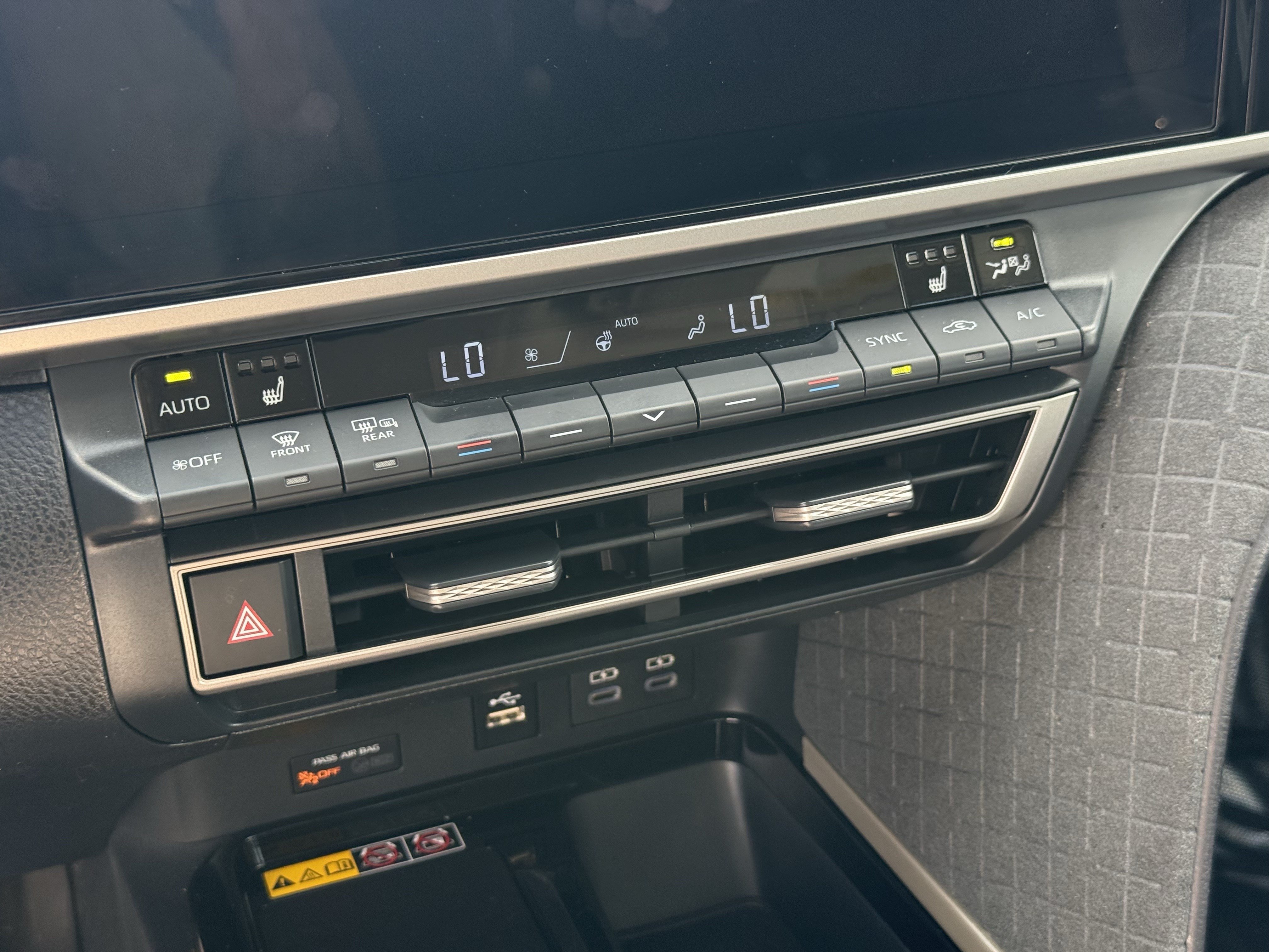 Used 2025 Toyota Camry XLE FWD image 22