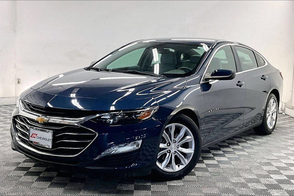 Used 2021 Chevrolet Malibu LT FWD image 1