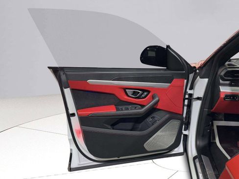 Used 2019 Lamborghini Urus image 25