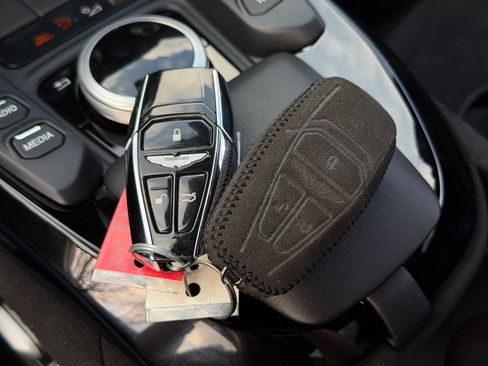Used 2020 Aston Martin V8 Vantage Coupe RWD image 41