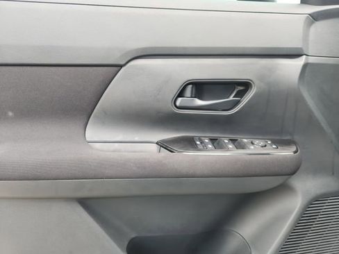 New 2025 Nissan Kicks S image 17