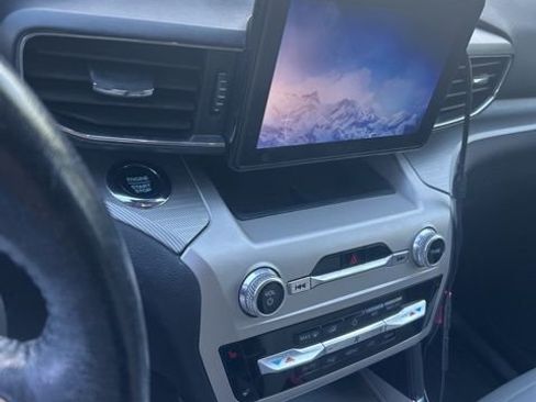 Used 2021 Ford Explorer XLT w/ Equipment Group 202A image 12