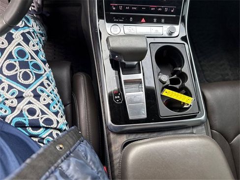 Used 2019 Audi Q8 Prestige w/ Luxury Package image 14