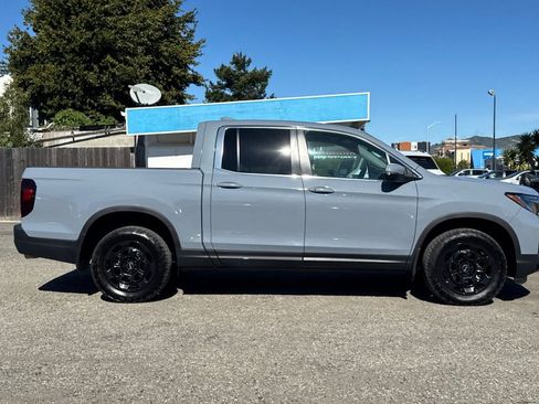 Certified 2025 Honda Ridgeline RTL+ image 3