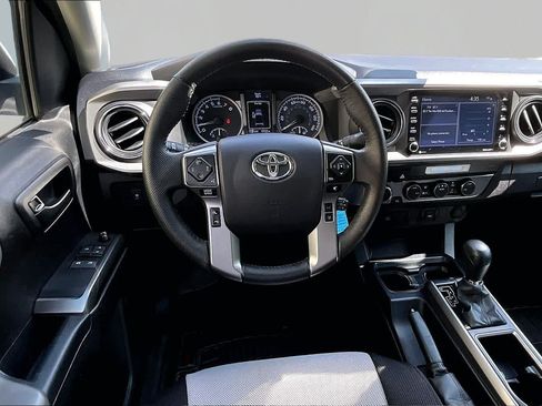 Used 2021 Toyota Tacoma SR5 AWD/4WD image 6
