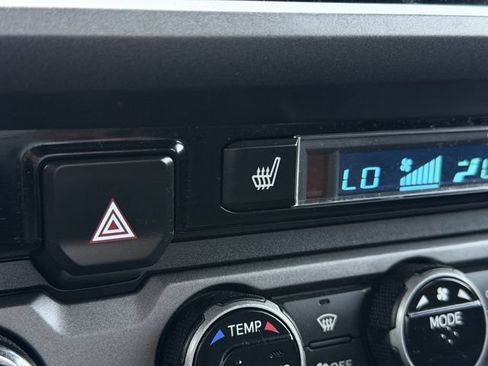 Used 2016 Toyota Tacoma TRD Off-Road w/ Premium & Technology Package AWD/4WD image 21