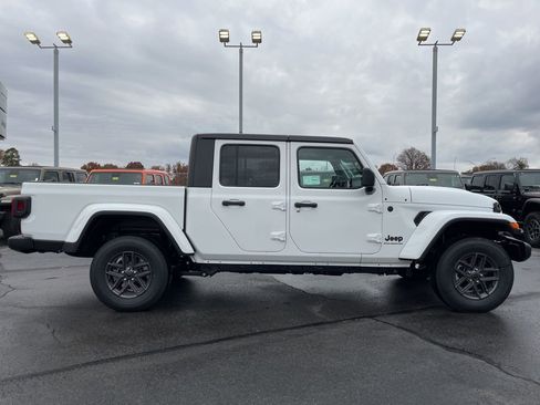 New 2026 Jeep Gladiator Sport AWD/4WD image 45