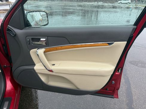 Used 2011 Lincoln MKZ image 16