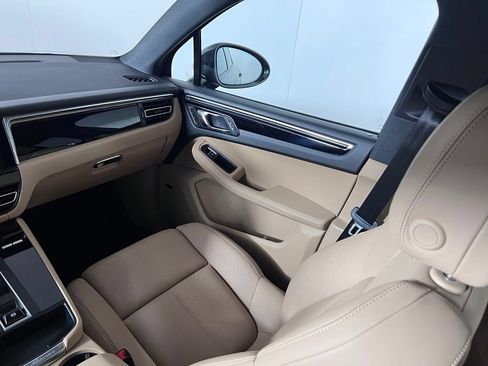 Certified 2026 Porsche Macan AWD/4WD image 24