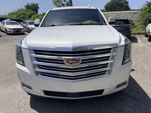 Used 2019 Cadillac Escalade Platinum AWD/4WD image 2