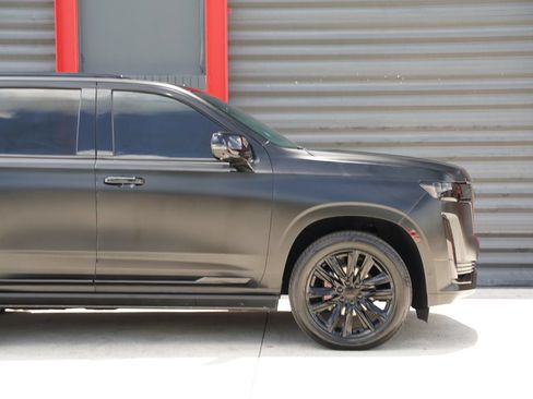 Used 2023 Cadillac Escalade Sport Platinum RWD image 4