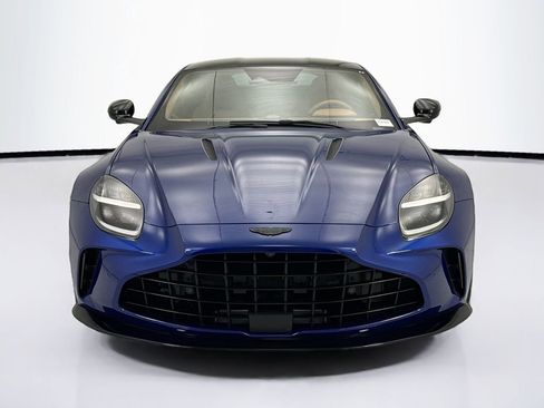 Used 2025 Aston Martin V8 Vantage Coupe image 2