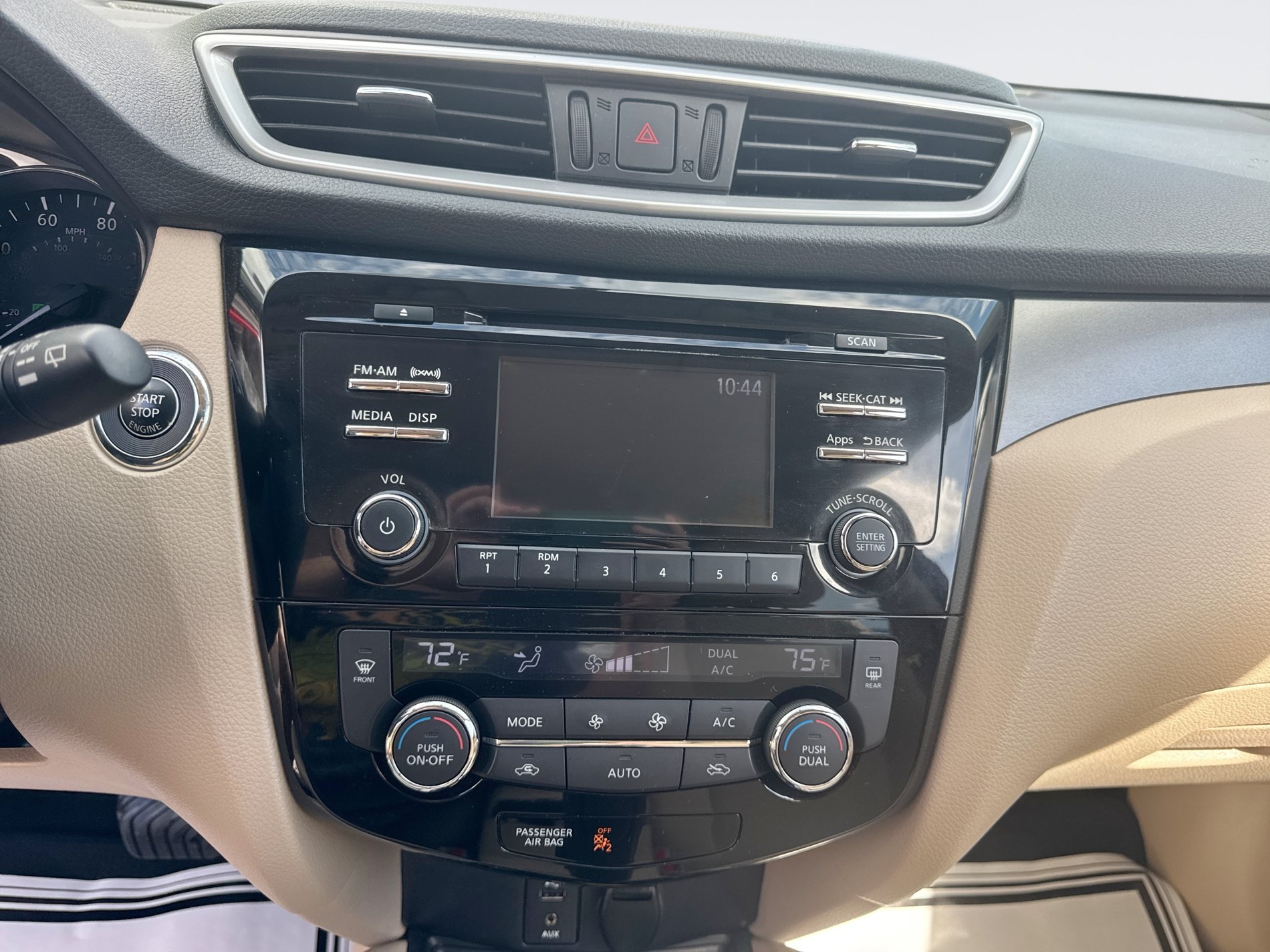 Used 2016 Nissan Rogue SV FWD image 18