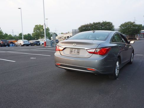 Used 2012 Hyundai Sonata GLS w/ Popular Equipment Pkg FWD image 3