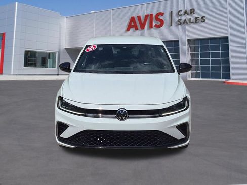 Used 2025 Volkswagen Jetta Sport FWD image 2