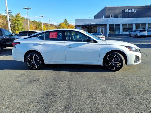 Certified 2023 Nissan Altima 2.5 SR w/ SR Premium Package image 3