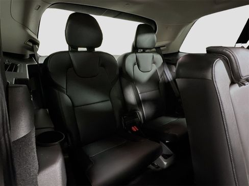 Used 2020 Volvo XC90 T5 Momentum image 29