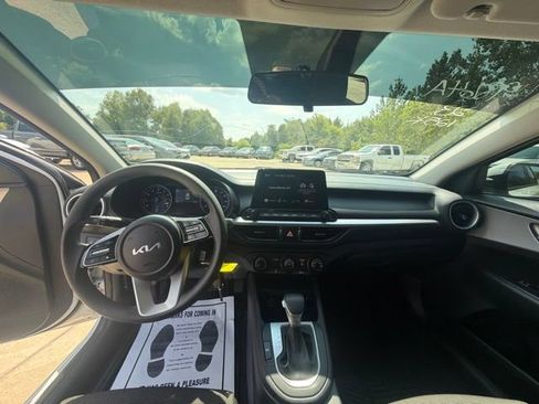 Used 2023 Kia Forte LXS w/ LXS Technology Package FWD image 11
