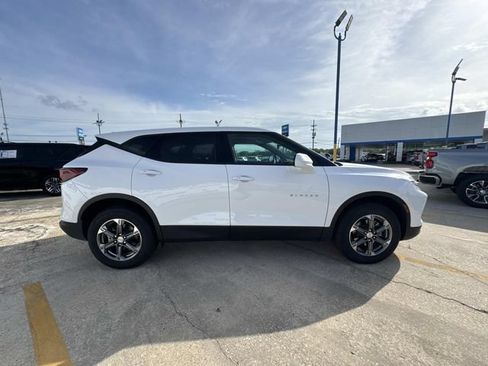 Used 2025 Chevrolet Blazer LT FWD image 8
