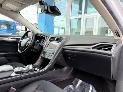 Used 2020 Ford Fusion SE FWD image 19