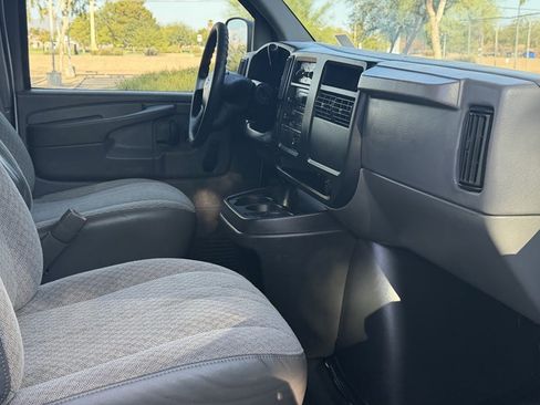 Used 2005 Chevrolet Express 3500 Extended Passenger RWD image 9