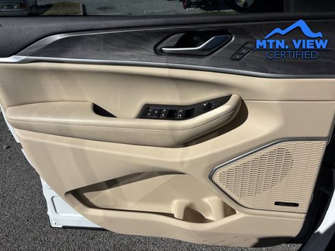 Used 2023 Jeep Grand Cherokee 4WD 4xe image 17