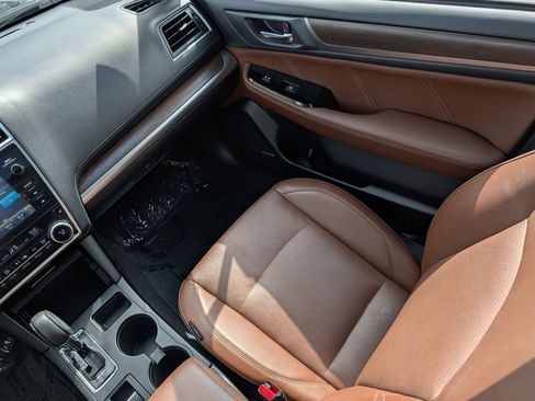 Used 2018 Subaru Outback 2.5i Touring AWD/4WD image 11