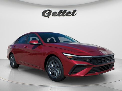 Used 2024 Hyundai Elantra Blue FWD image 3