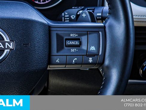 Used 2025 Nissan Rogue SV image 28